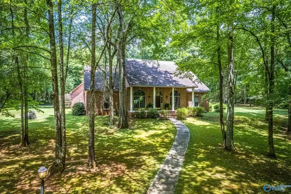 4865 Arrowhead Landing Road, Mooresville, AL 35649