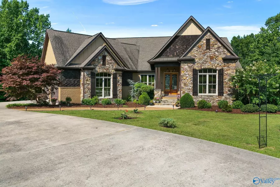 35 Cascade Creek Circle, Somerville, AL 35670