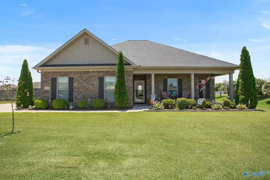 102 Evergreenview Drive, Hazel Green, AL 35750