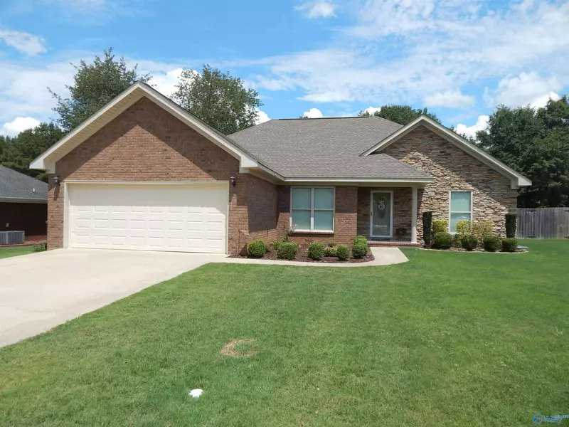 1305 Gypsy Trail, Hartselle, AL 35640