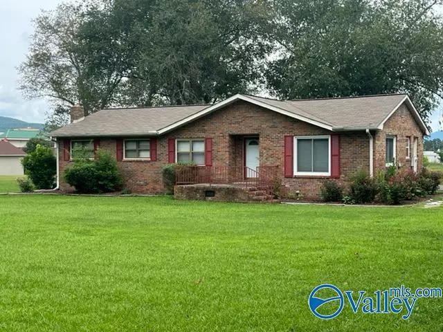 201 Woodside Drive, Owens Cross Roads, AL 35763