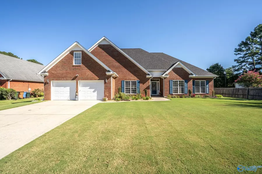 1607 Berrivine Drive NE, Hartselle, AL 35640