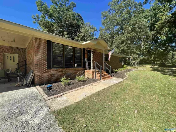 801 Colonial Drive, Arab, AL 35016