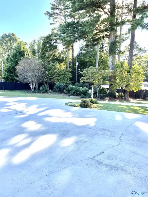 Athens, AL 35613,1000 Lindsay Lane S