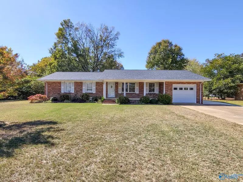 15475 Kings Drive, Athens, AL 35611