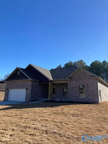 1210 Hunter Lane SE, Hartselle, AL 35640