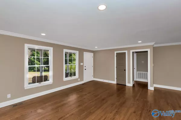 Huntsville, AL 35802,3304 Whitesburg Drive SE