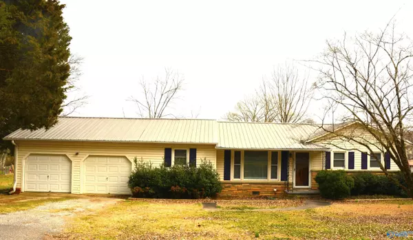 904 Tupelo Pike, Scottsboro, AL 35768