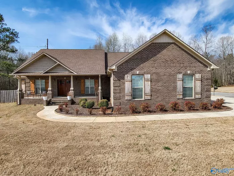 21755 Silver Oaks Circle, Athens, AL 35613