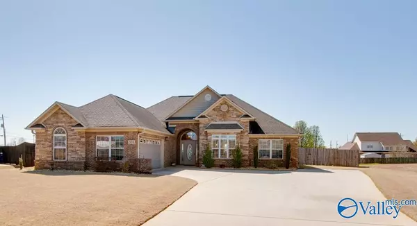 302 Eagle Ridge Drive, New Market, AL 35761