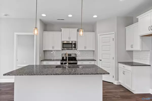 Toney, AL 35773,205 Pine Island