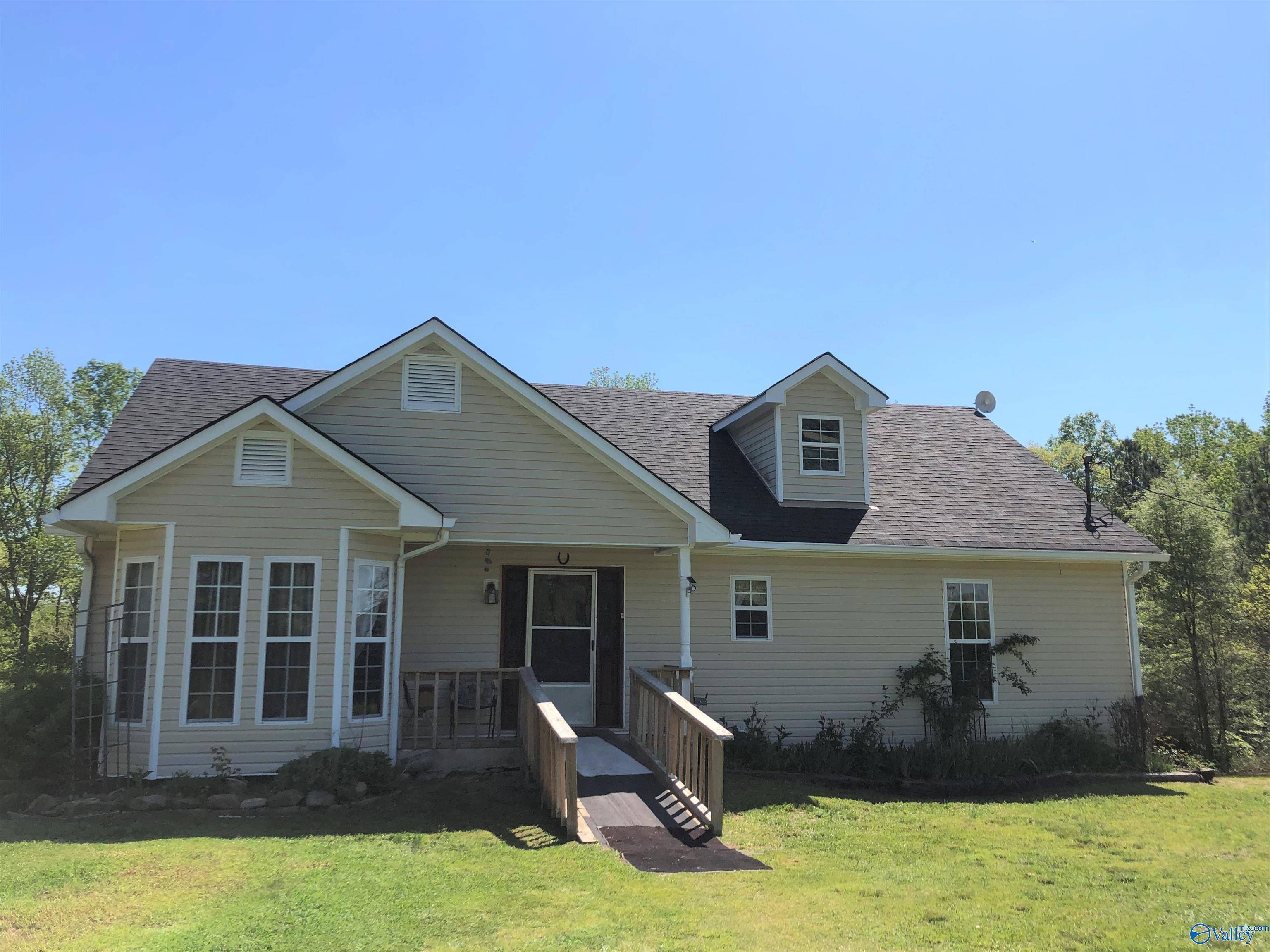 675 County Road 567, Gaylesville, AL 35973