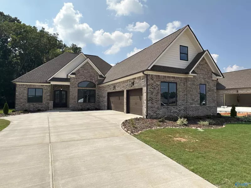 22785 Gunner Circle, Athens, AL 35613