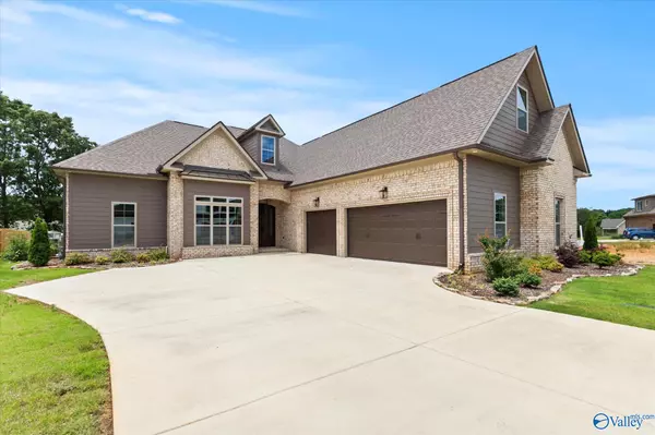 22859 Gunner Circle, Athens, AL 35613