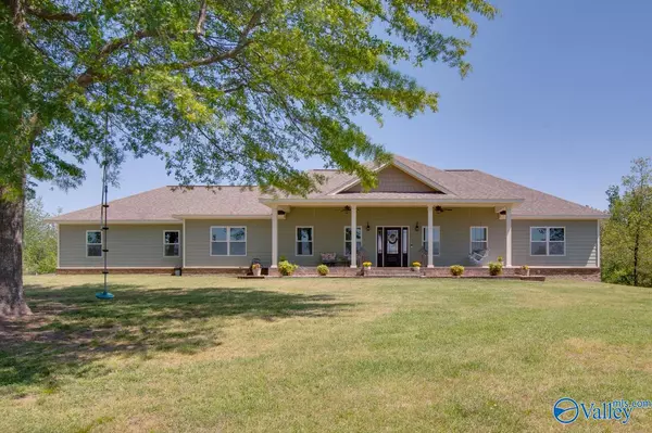 1710 Feemster Gap Road, Guntersville, AL 35976