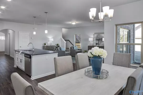 Huntsville, AL 35811,Manhattan Pennington Avenue