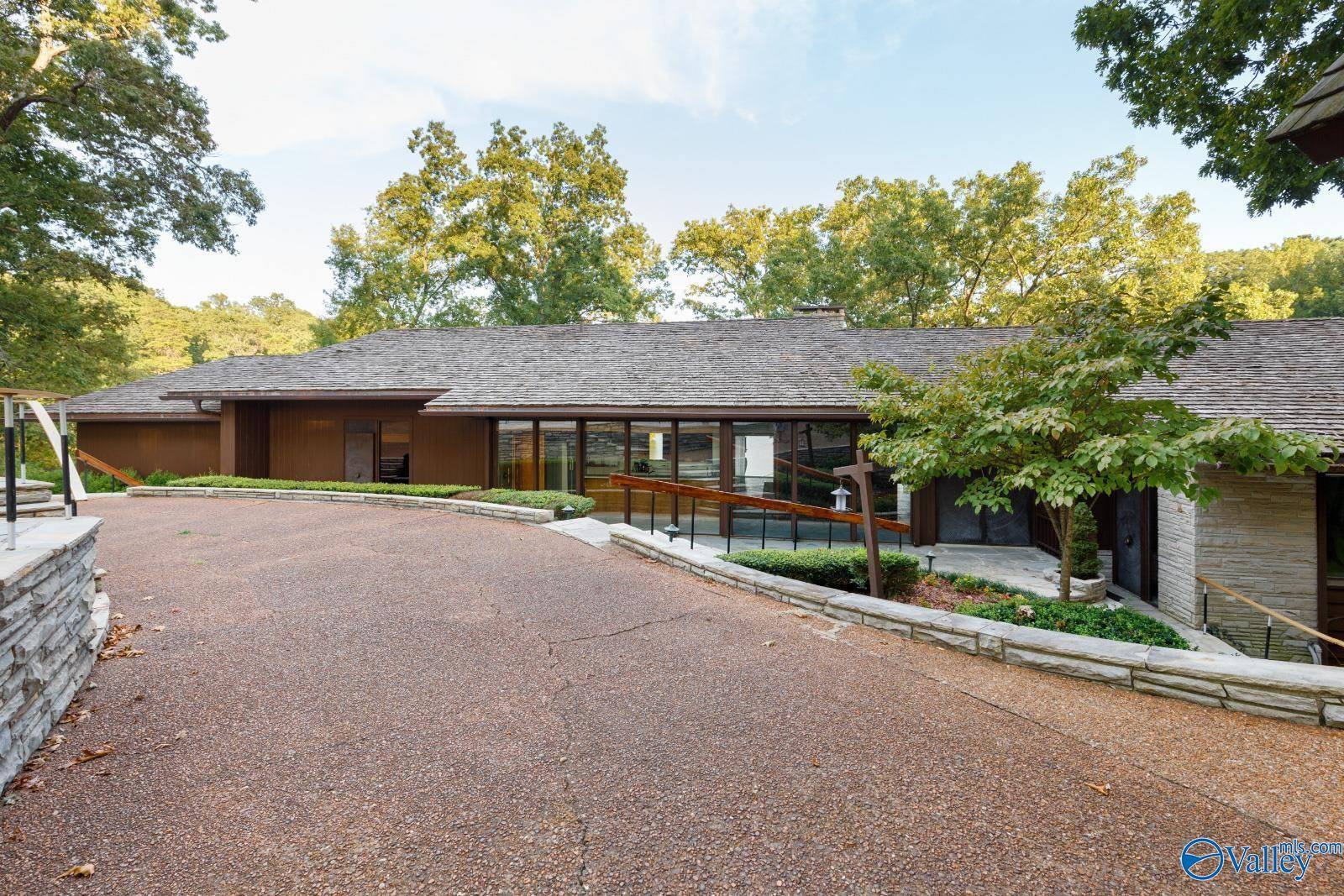 Florence, AL 35630,300 Elton Darby Road