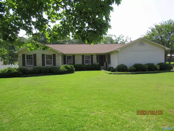 1108 Mason Drive NW, Hartselle, AL 35640