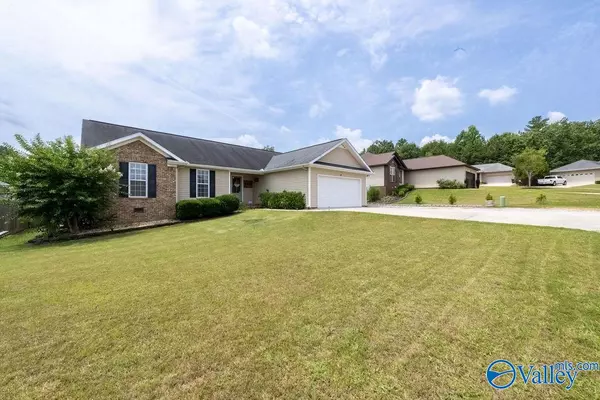 3071 Lakeview Circle, Southside, AL 35907