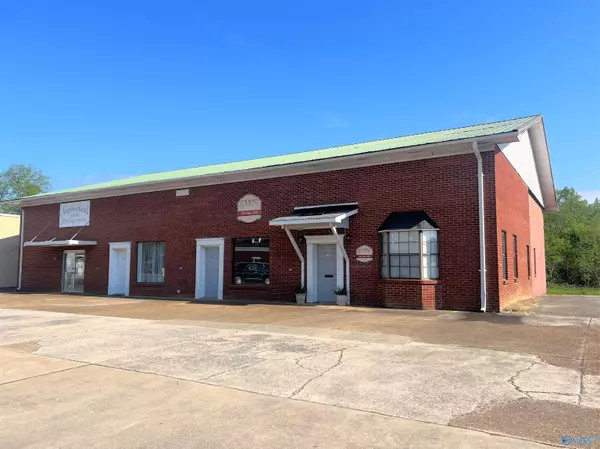 220 W Main Street, Centre, AL 35960