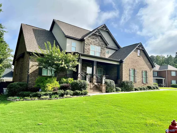 1001 Highland Creek Circle,  Guntersville,  AL 35976