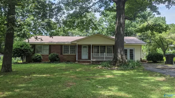 1607 Delwood Circle,  Scottsboro,  AL 35769