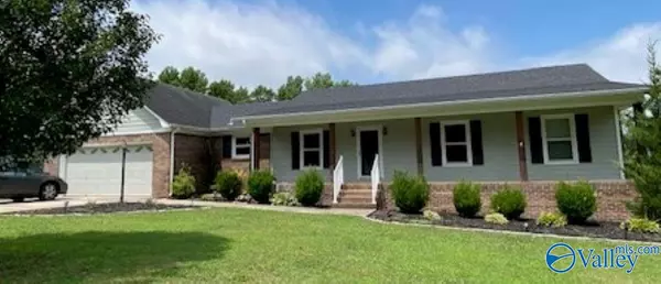 120 Shady Oak Lane, New Market, AL 35761