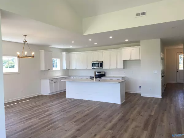 Athens, AL 35611,17146 Red Hill Road