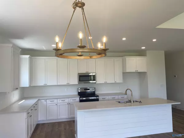 Athens, AL 35611,17146 Red Hill Road