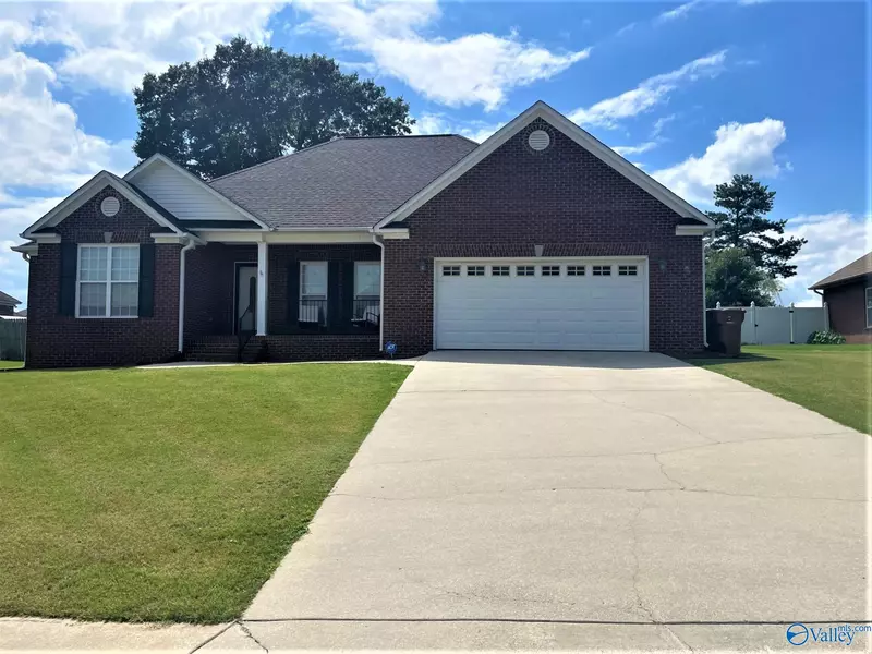 905 Anna Circle, Hartselle, AL 35640