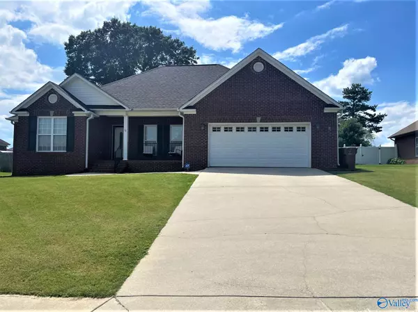 Hartselle, AL 35640,905 Anna Circle