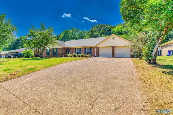 Florence, AL 35633,129 W Oak Hill Drive