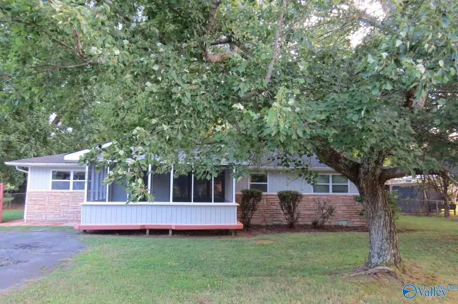 6509 Cannon Avenue, Guntersville, AL 35976