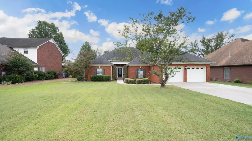 1400 Berrivine Drive NE, Hartselle, AL 35640