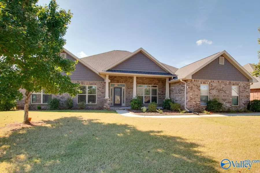 207 Harbor Glen Drive SW, Madison, AL 35756