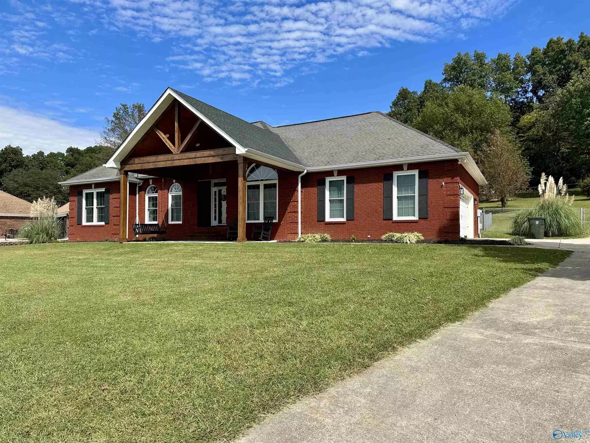 New Market, AL 35761,985 Hurricane Road