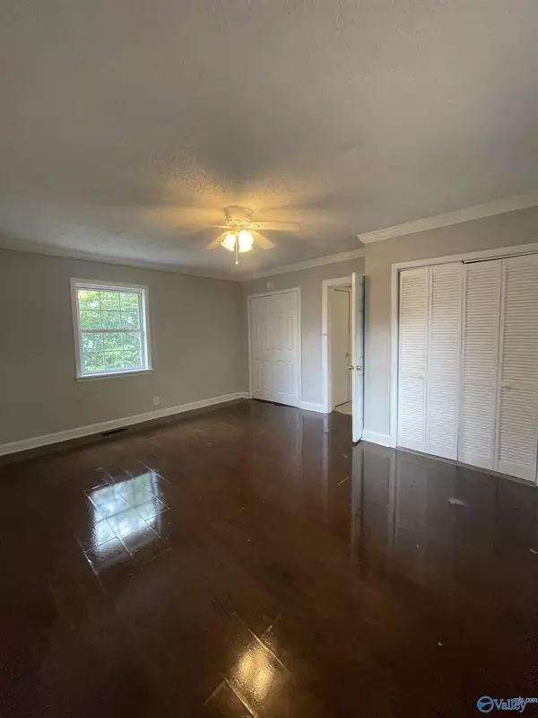 Birmingham, AL 35211,220 SW 21st Street