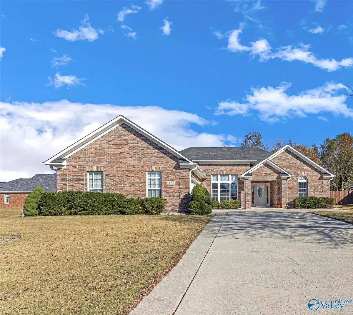 Harvest, AL 35749,122 White Apple Drive