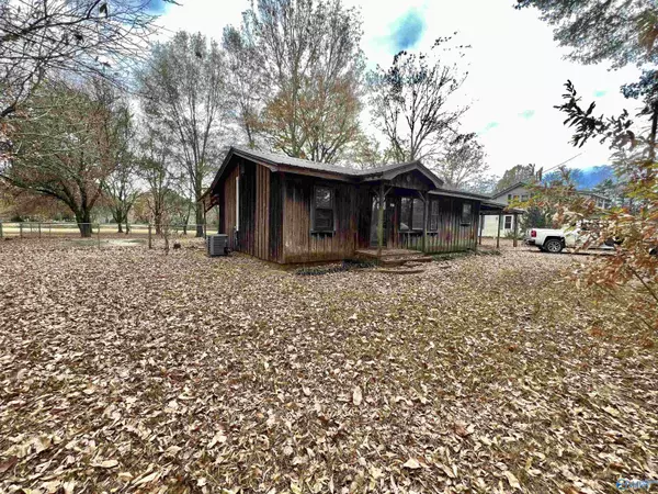 Moulton, AL 35650,114 Simms Street