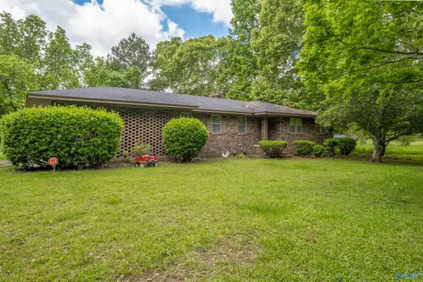 4349 Mclain Street S, Hokes Bluff, AL 35903