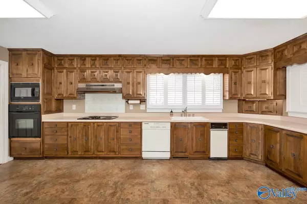 Toney, AL 35773,8733 Pulaski Pike