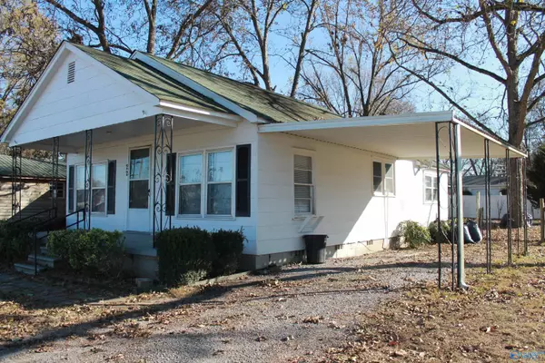 22 West First Street, Falkville, AL 35622