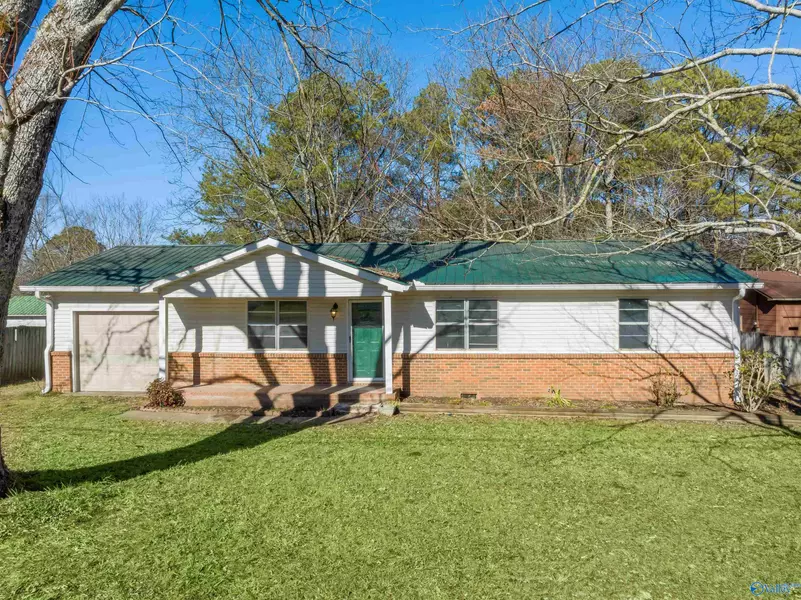 356 Rolling Hills Drive, Arab, AL 36016