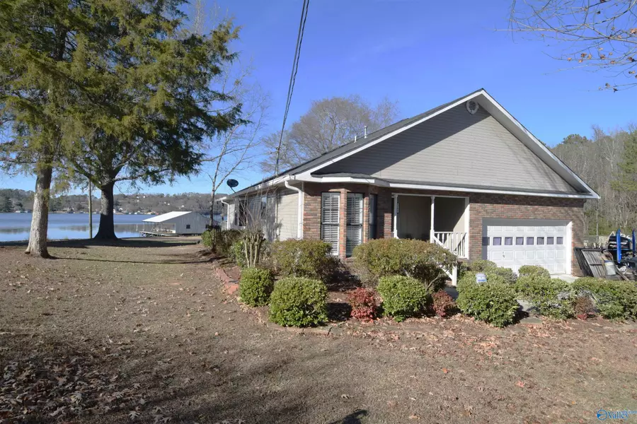 5200 Jefferson Circle, Guntersville, AL 35976