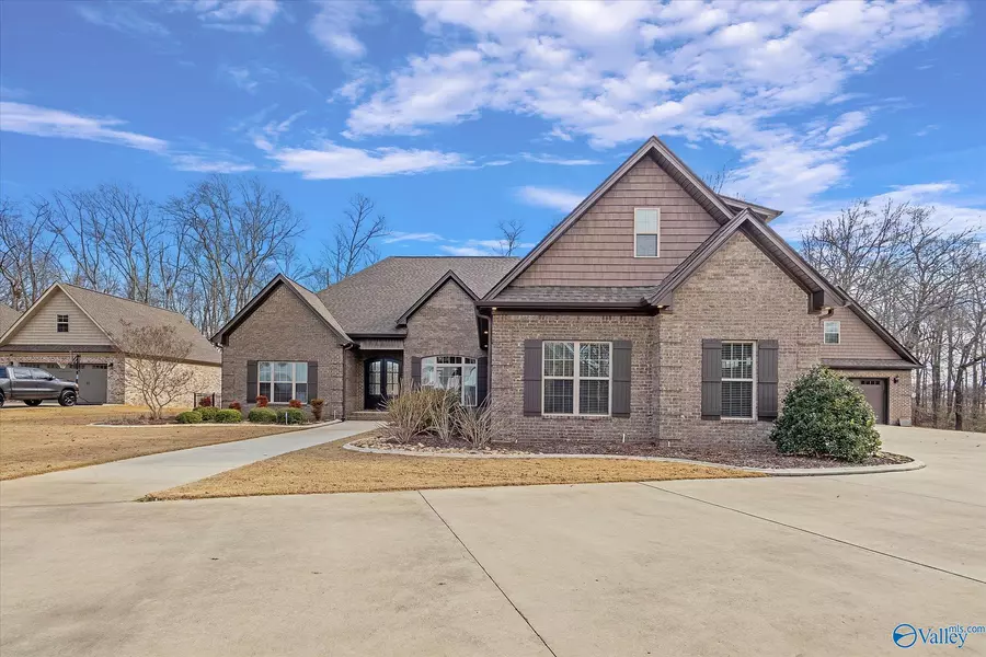 17068 Lochton Drive, Athens, AL 35613