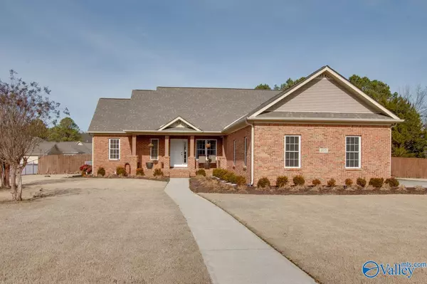 103 Chameleon Court,  Owens Cross Roads,  AL 35763
