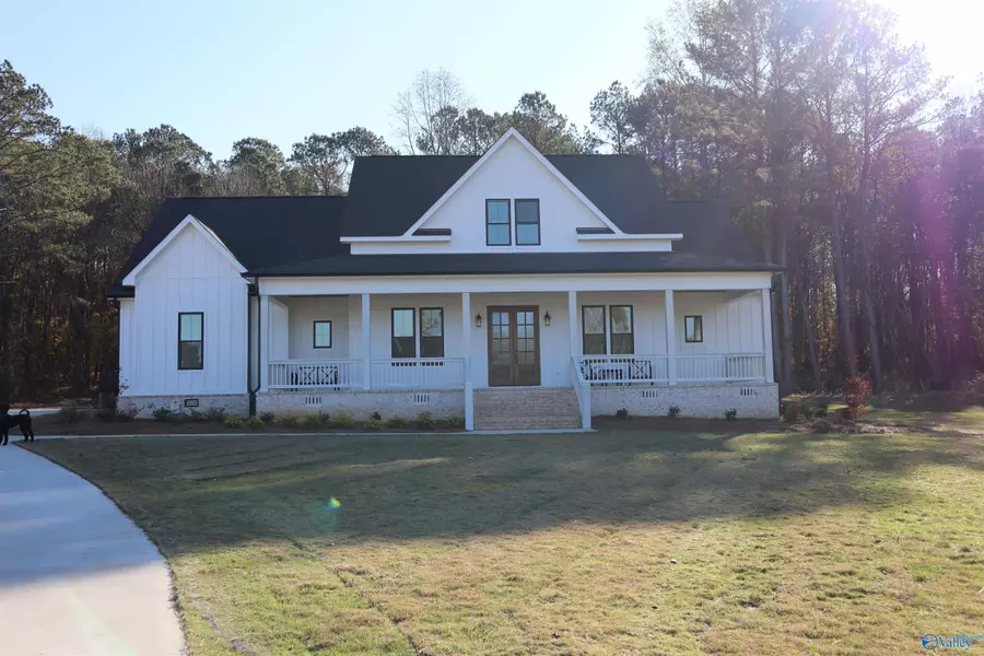 200 Spring Creek Cove, Guntersville, AL 35976