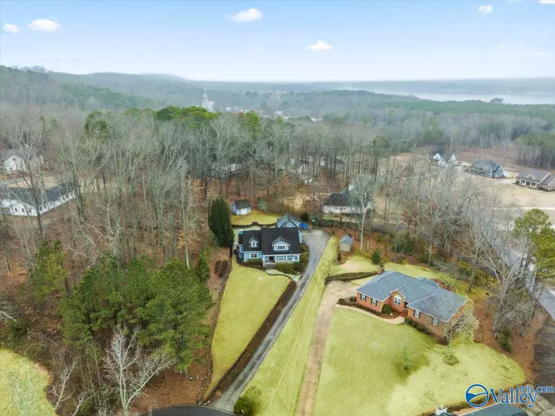 3619 Hualapai Circle, Guntersville, AL 35976