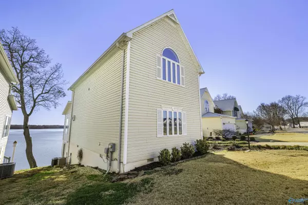 Athens, AL 35611,5354 Bay Shore Drive