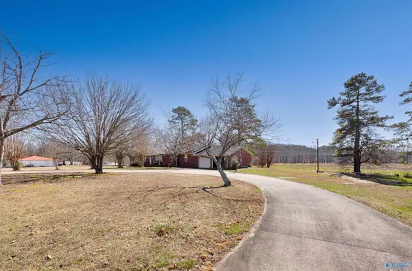 25484 Nick Davis Road, Athens, AL 35613